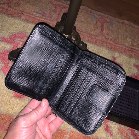 Prada wallet - Picture 4 of 8